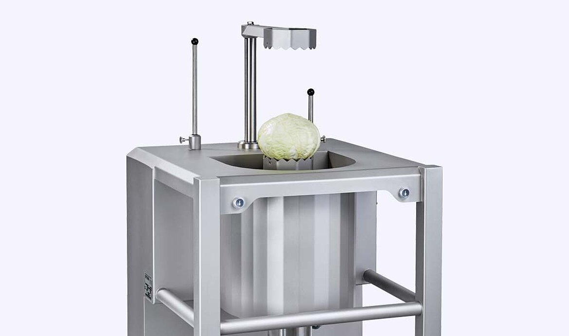 The cabbage stem corer KSB-2 from KRONEN guarantees a high level of work safety thanks to two-hand operation.